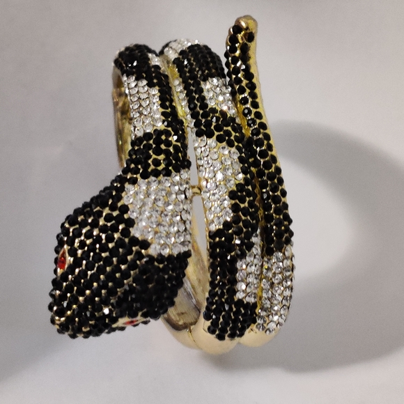 Vintage Dramatic Snake Hinged Cuff Bracelet - Picture 4 of 16